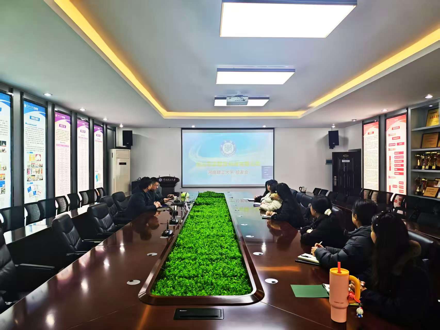 <span style='bottom:20px;color:#101010; font-size:17px;;'>文法学院举办昆山华亲教育科技有限公司专场招聘会</span><br><br><br>