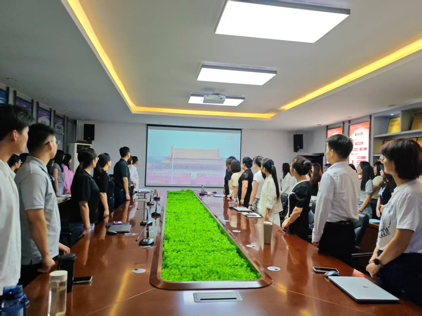 <span style='bottom:20px;color:#101010; font-size:17px;;'>文法学院组织师生收看“纪念中国人民抗日战争暨世界反法西斯战争胜利80周年大会”直播</span><br><br><br>